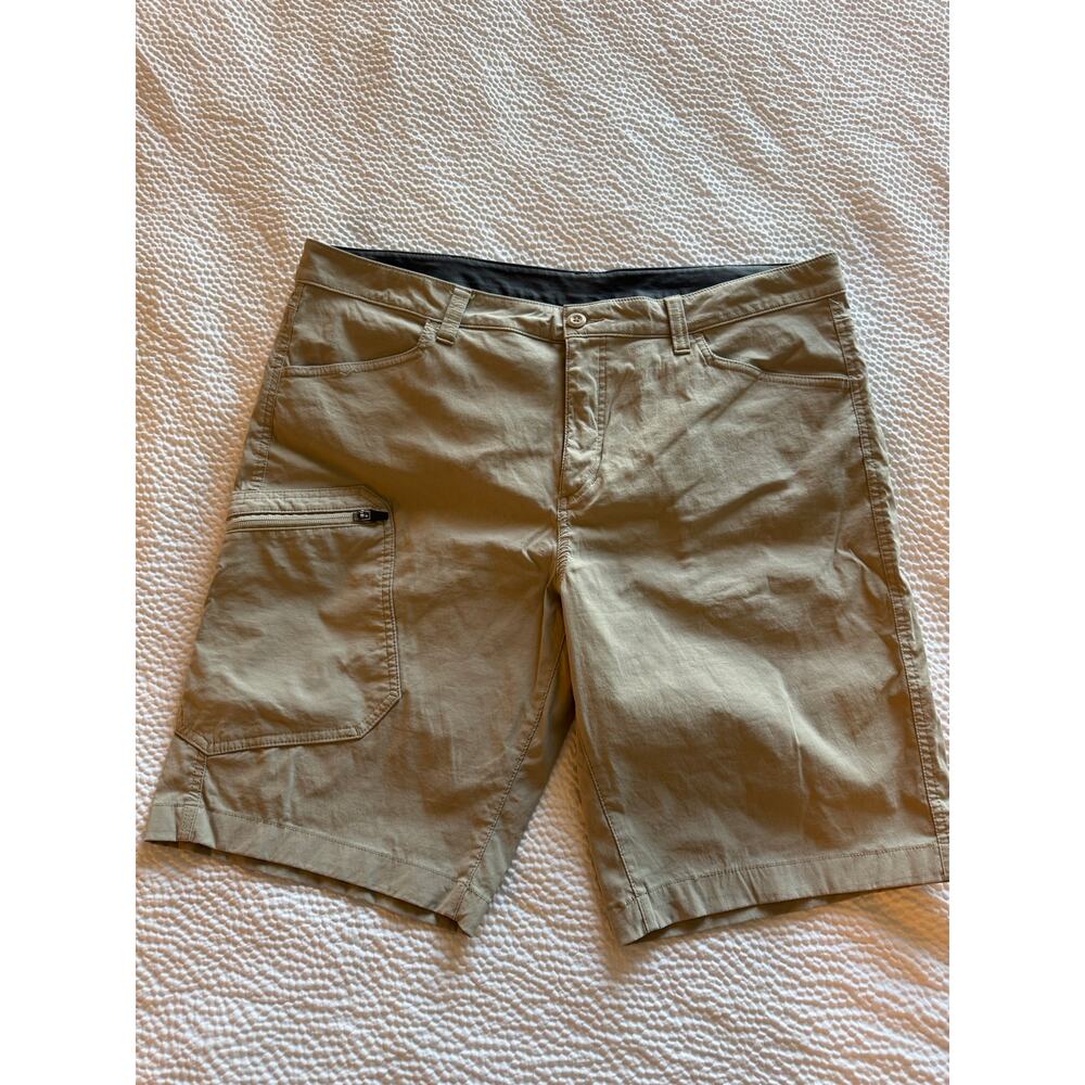Eddie Bauer Cargo Shorts Men’s Size 38‎